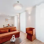 Orange House - Beautiful Two-bedroom 1d Apartament *
