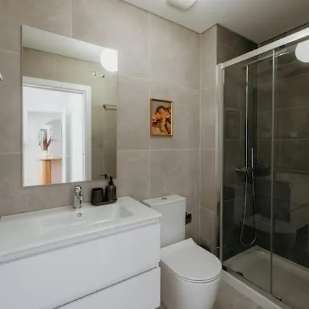 Orange House - Beautiful Two-bedroom 1d Lisbona