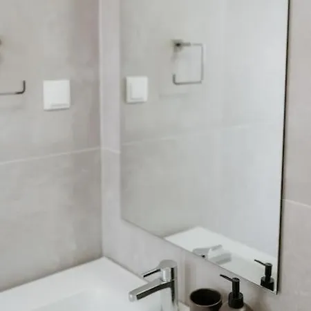 Orange House - Beautiful Two-bedroom 1d * Lisbona
