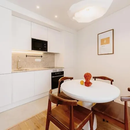 Orange House - Beautiful Two-bedroom 1d Apartment Lisbon