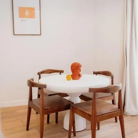 Orange House - Beautiful Two-bedroom 1d Lisbon