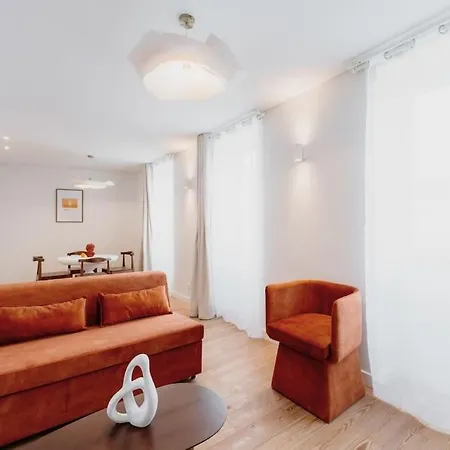 Orange House - Beautiful Two-bedroom 1d Lejlighed *