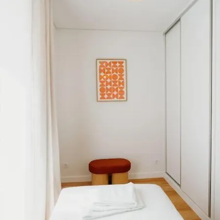 Apartment Orange House - Beautiful Two-bedroom 1d Lisbon