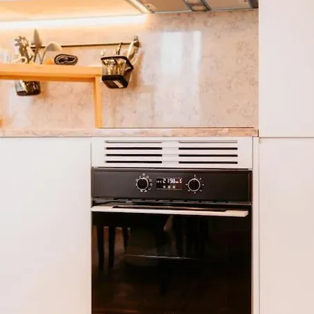 Orange House - Beautiful Two-bedroom 1d Lejlighed *