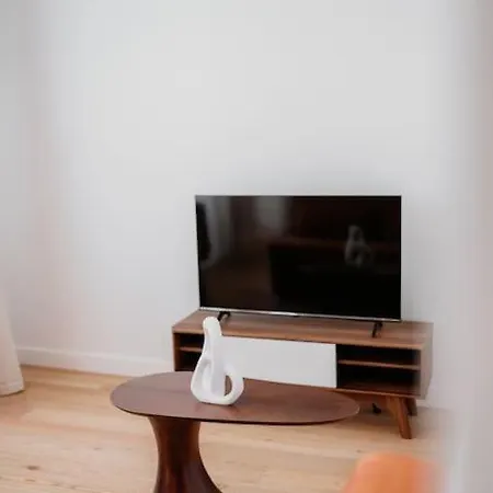 Apartment Orange House - Beautiful Two-bedroom 1d