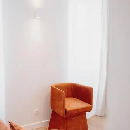 Orange House - Beautiful Two-bedroom 1d Lejlighed *