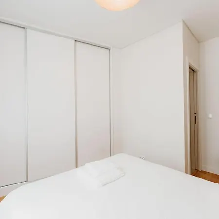 Orange House - Beautiful Two-bedroom 1d Lisbon