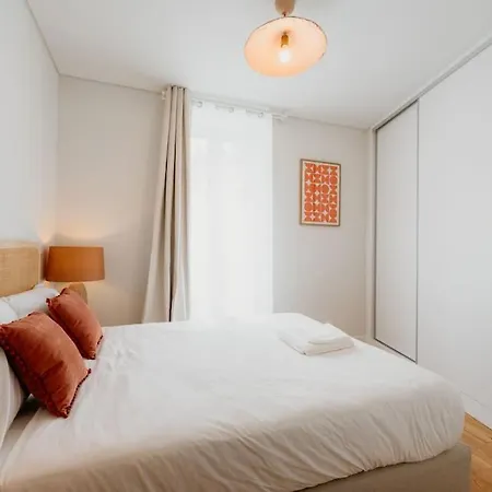 Orange House - Beautiful Two-bedroom 1d * Lisbon